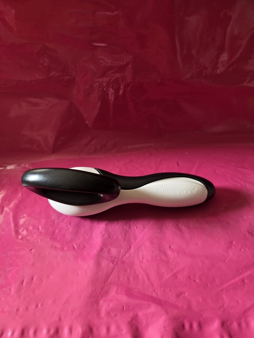 Tupperware Ergologics Manual Can Opener, Black/White Plastic & Metal